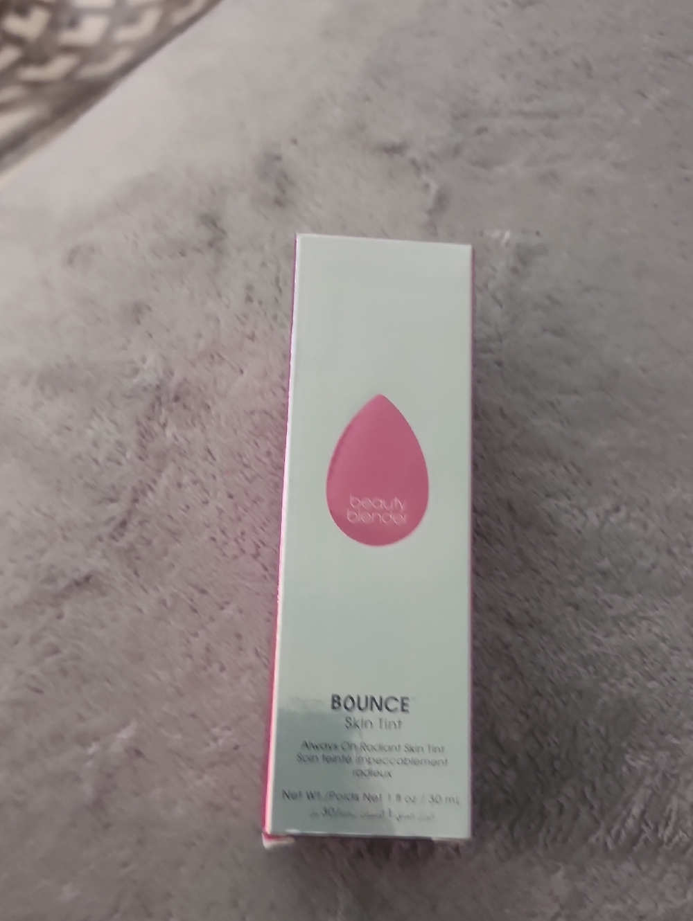 beautyblender Bounce Skin Tint - Pink & White Packaging